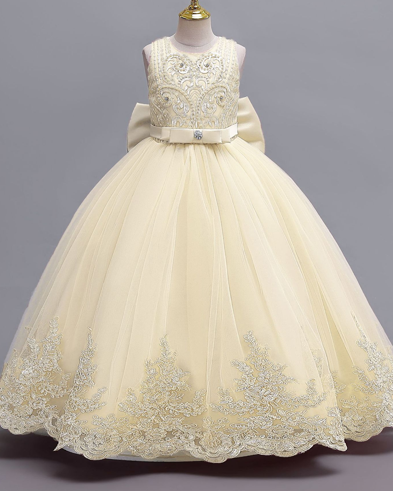 π Lace & Bow Party Dress β Big Back Bow, Even Bigger Twirls β¨