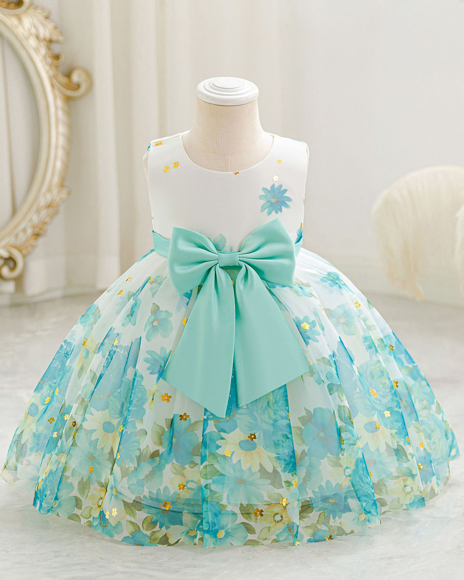🌸Garden Princess: Floral Appliqué Tulle Ball Gown✨