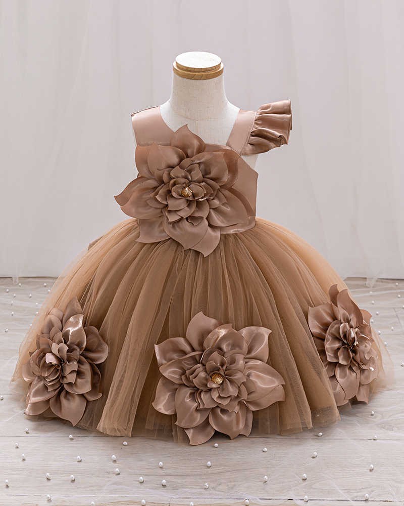 🌸Garden Opulence: Oversized Fabric Blossoms on Cloud-Like Tulle Dress 💫