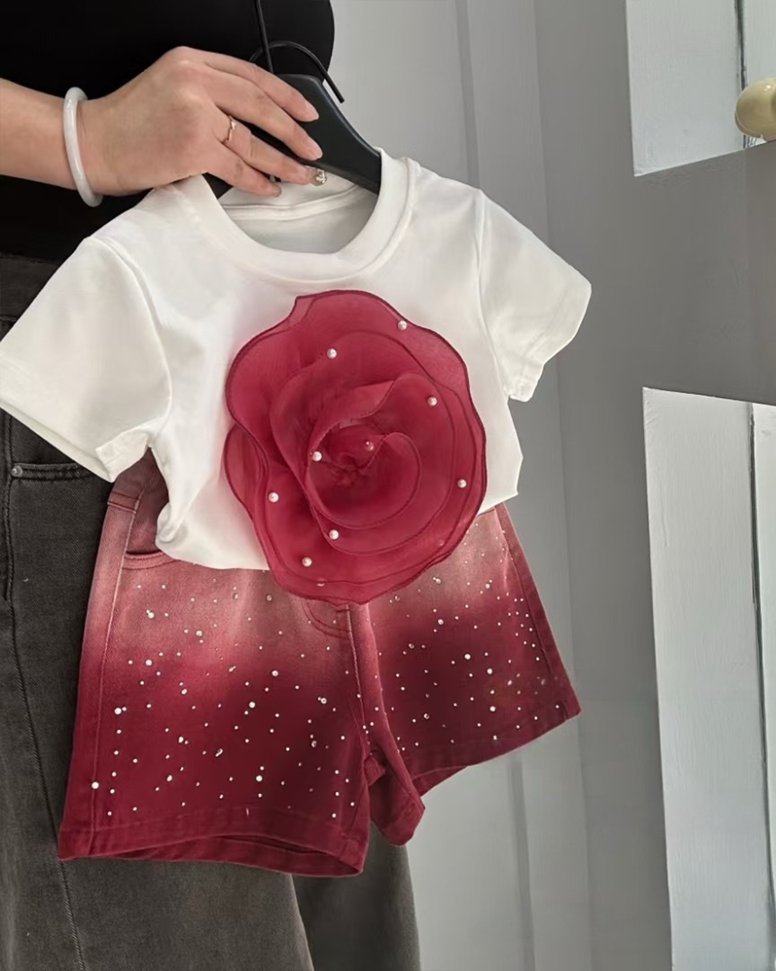 🌈 Floral Play Set – Ombré Shorts & Tee 🌼