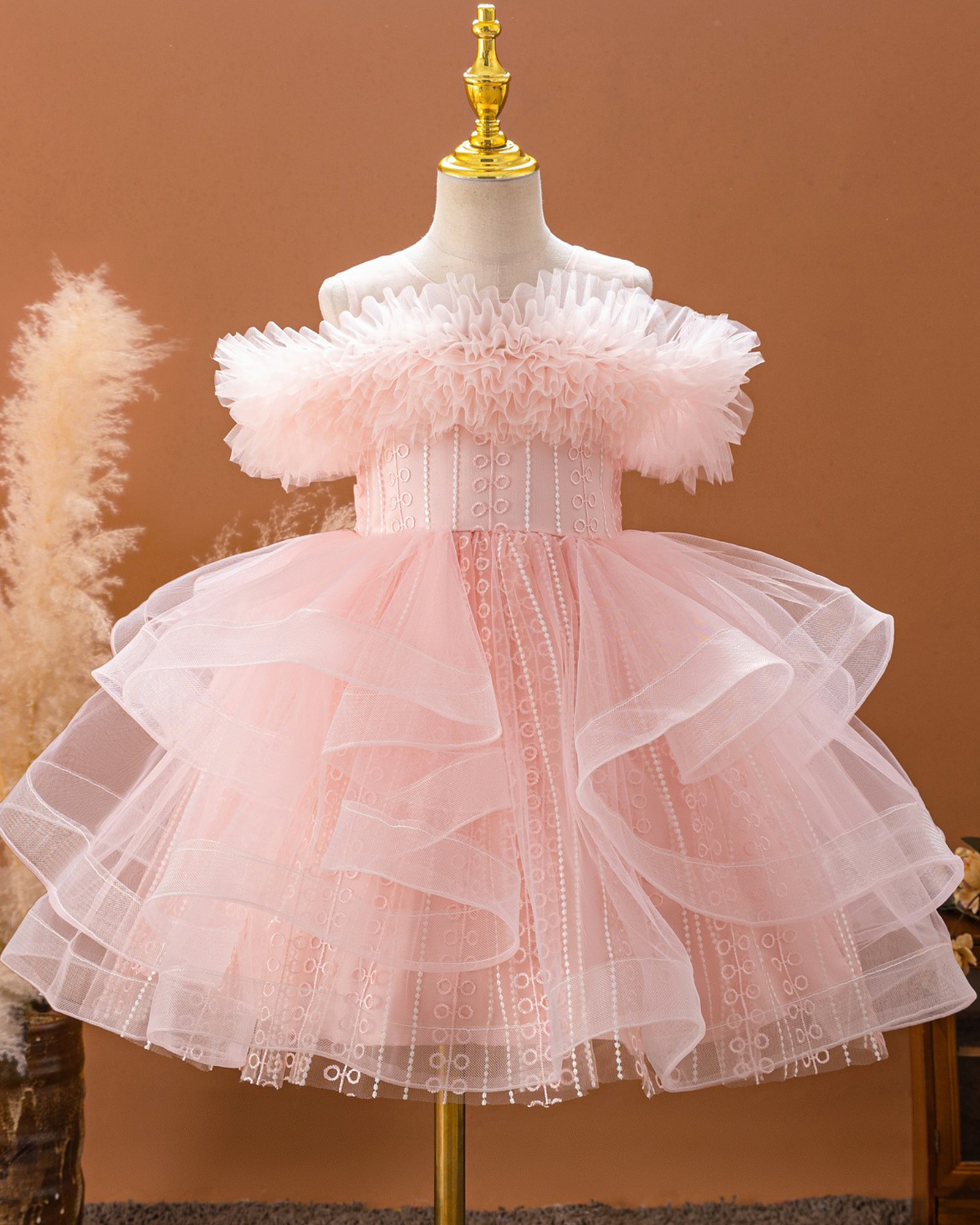🌹 Off-Shoulder Tulle Gown – Embroidered Elegance 🌹
