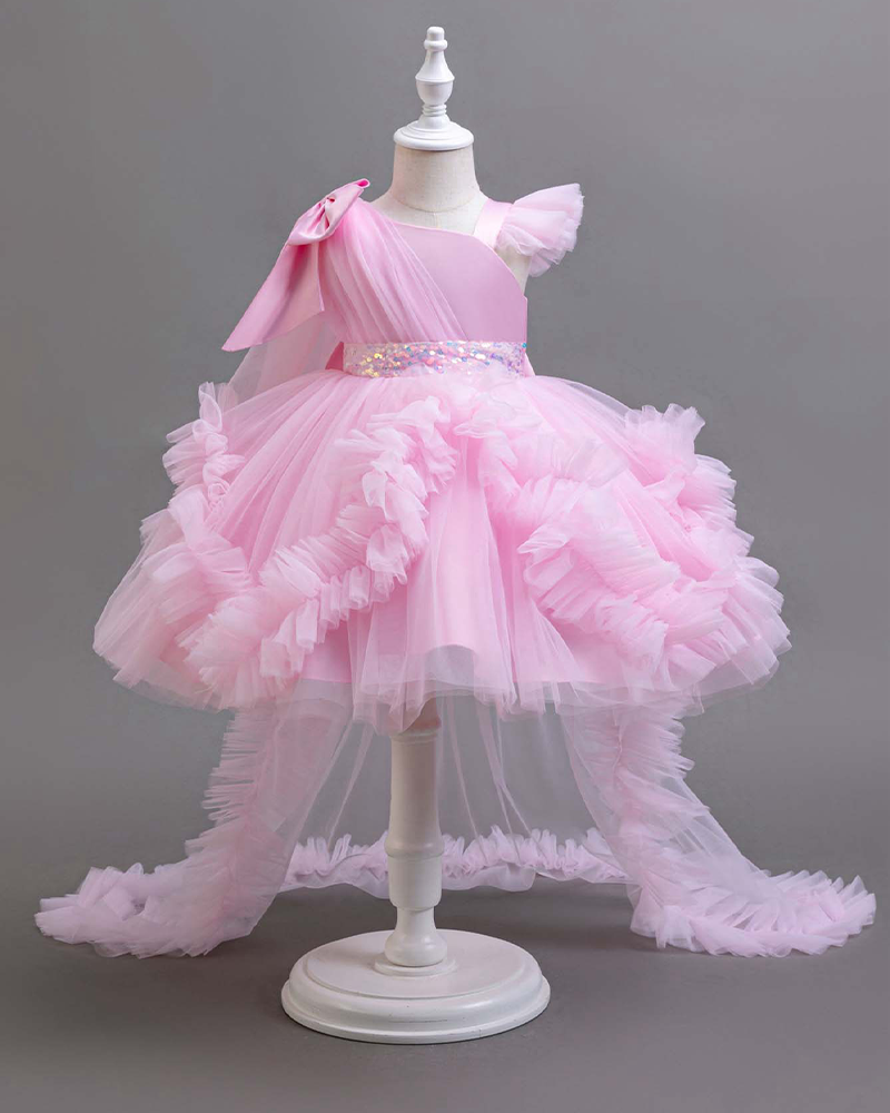 🎀Elegant Flutter: Bow-Shoulder Gown with Dramatic Train & Winged Sleeves" 👑