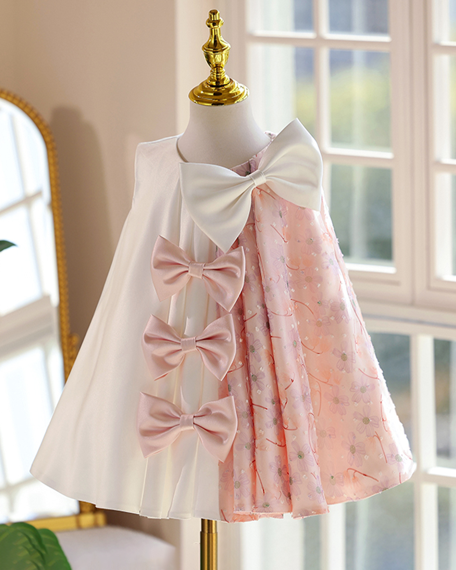🎀Color Pop Bow: Bold Contrast A-line Gown with Oversized Sash✨