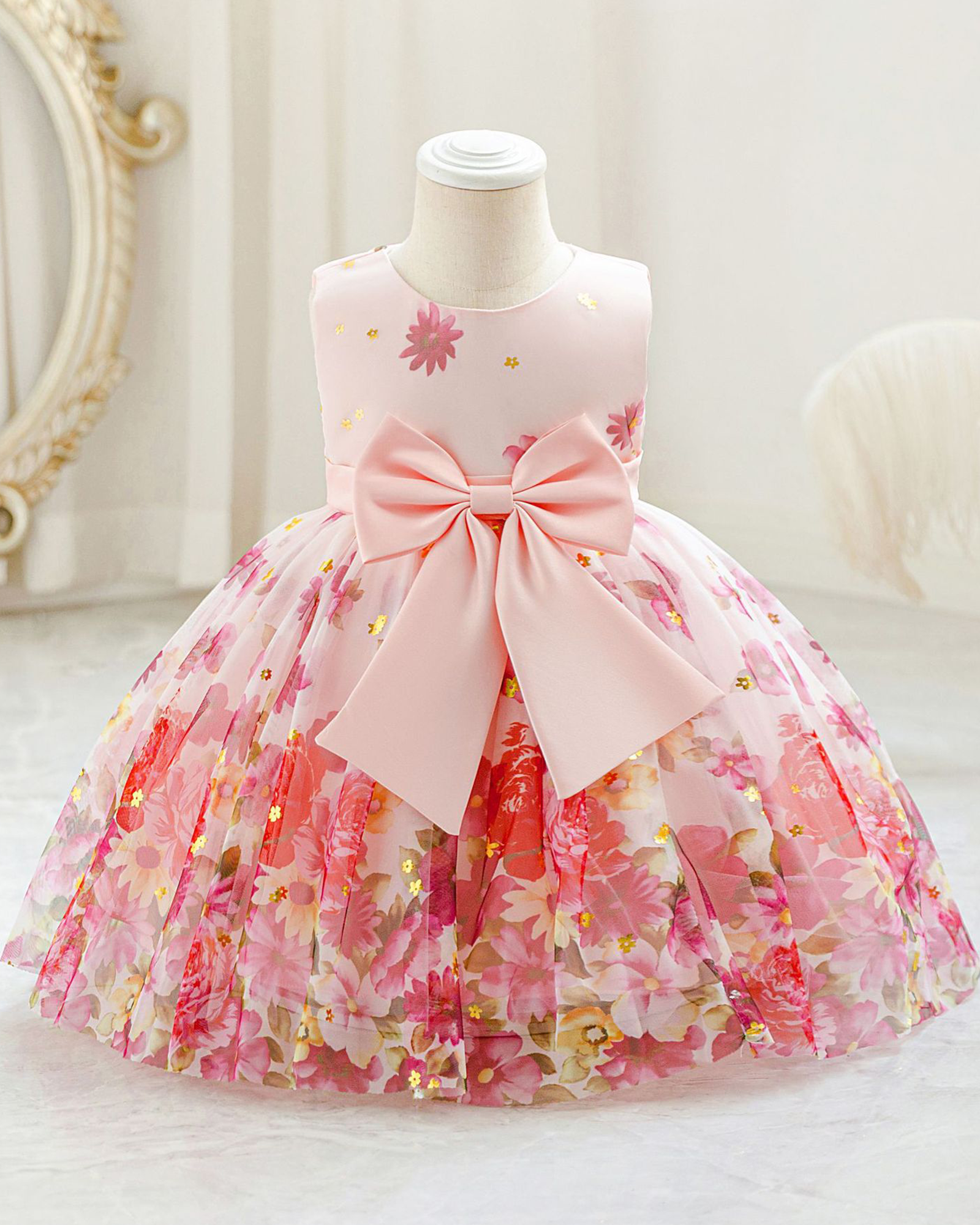 🌸Garden Princess: Floral Appliqué Tulle Ball Gown✨
