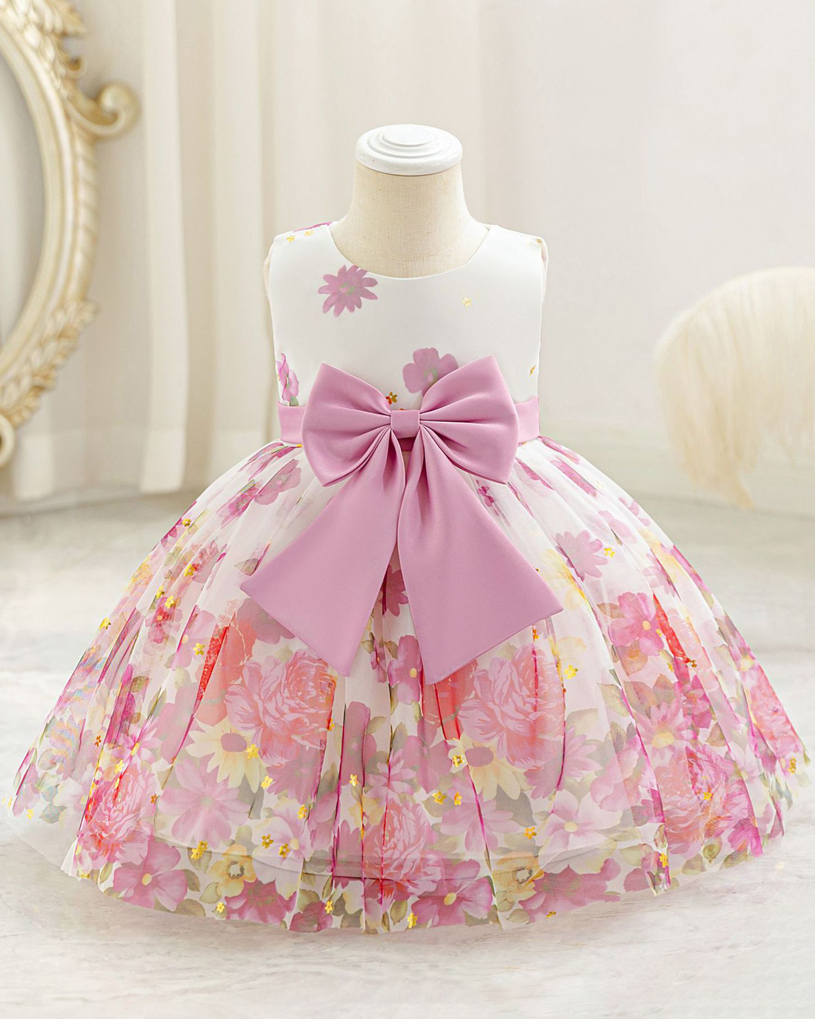 🌸Garden Princess: Floral Appliqué Tulle Ball Gown✨