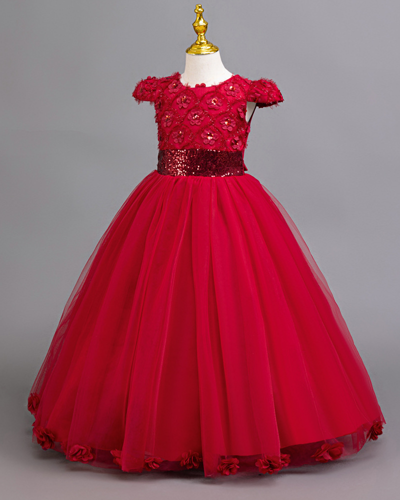 🌺Handcrafted Bloom: Delicate Tulle Gown with Artisan Floral Appliqués✨