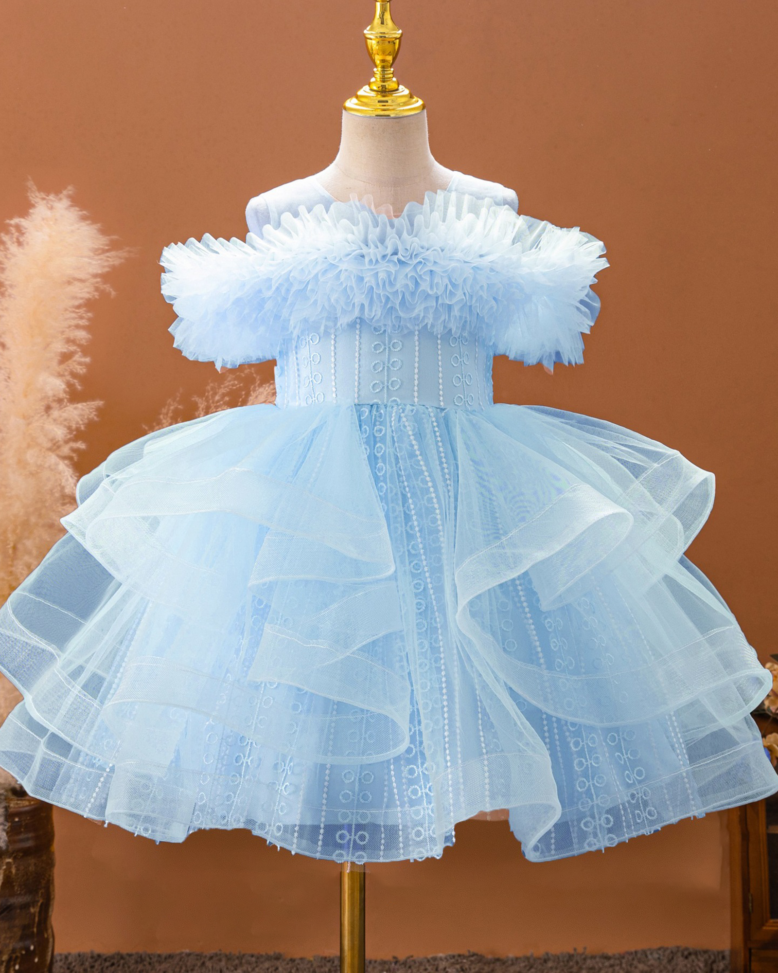 🌹 Off-Shoulder Tulle Gown – Embroidered Elegance 🌹