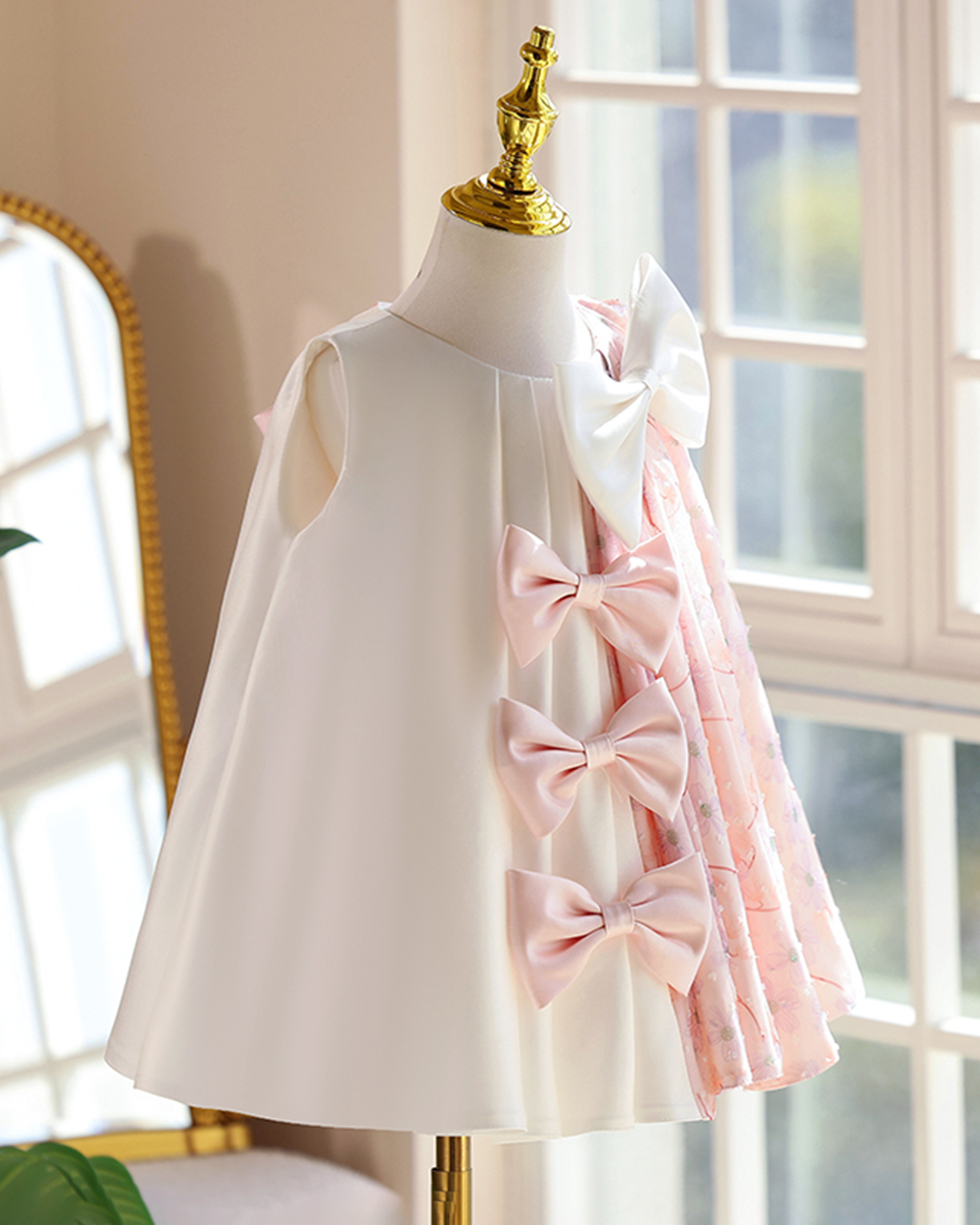 🎀Color Pop Bow: Bold Contrast A-line Gown with Oversized Sash✨