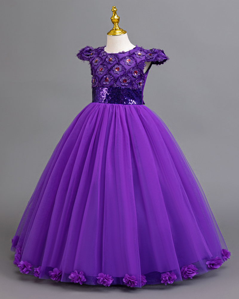 🌺Handcrafted Bloom: Delicate Tulle Gown with Artisan Floral Appliqués✨