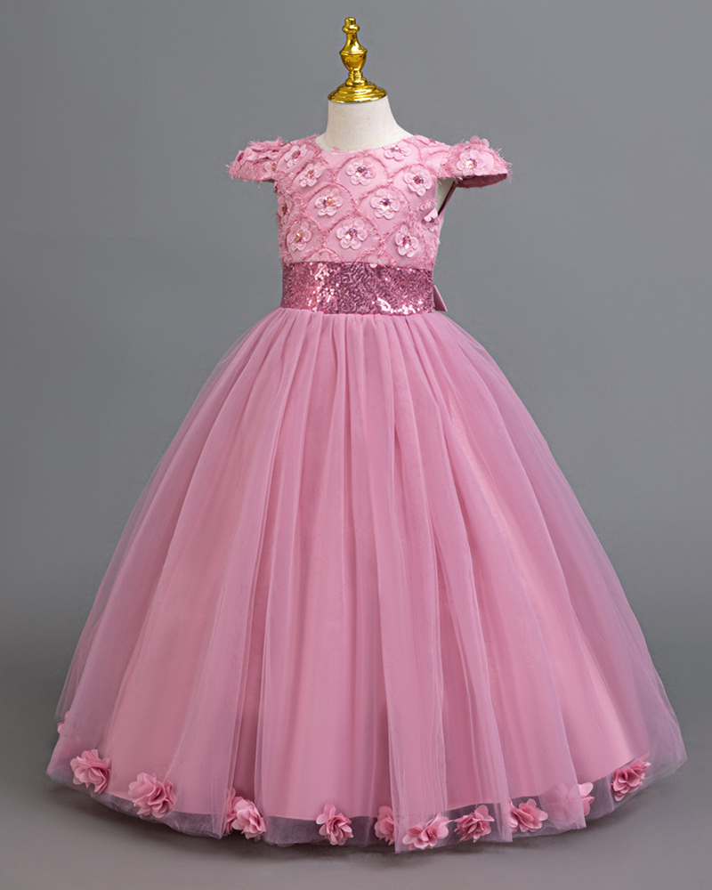 🌺Handcrafted Bloom: Delicate Tulle Gown with Artisan Floral Appliqués✨