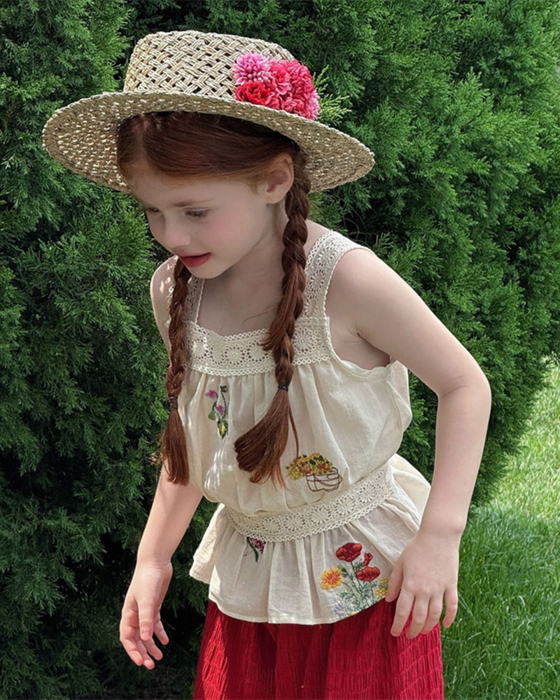 🌷Garden Whimsy" Lace & Ruffle Set – Playful Elegance🌷