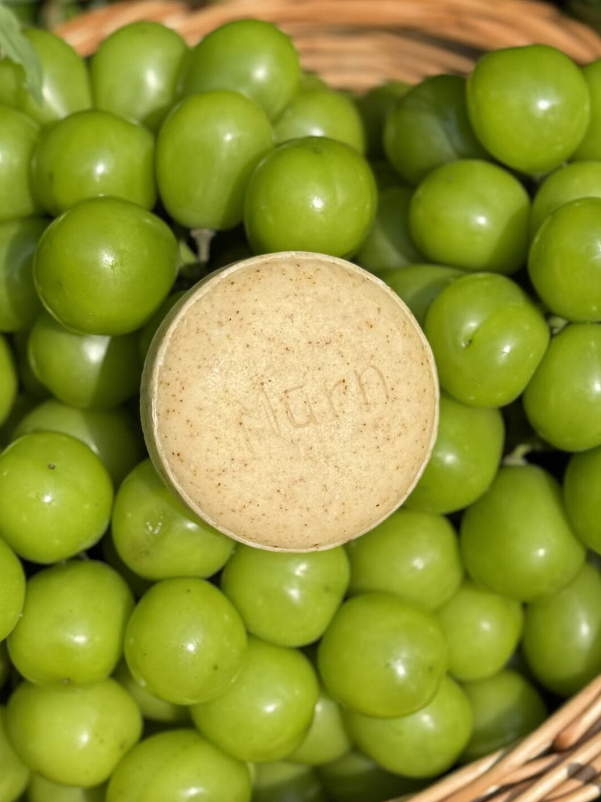 Artisan Emerald Grape Grove Amino Acid Shampoo Bar – Revitalizing Hydrating Hair Soap (75g)